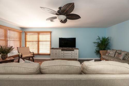 Sandy's Beach House By Zia Vr