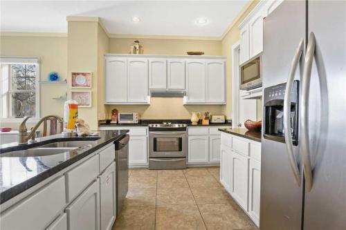 2214 Cochran, 4 Bedrooms, Pool Access, Private Boat Slip, Sleeps 9