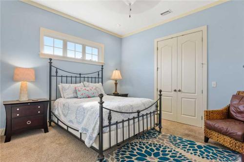 2214 Cochran, 4 Bedrooms, Pool Access, Private Boat Slip, Sleeps 9