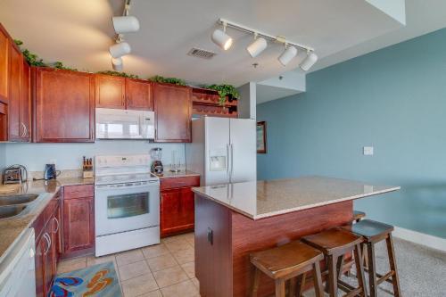 Laketown Wharf #1306