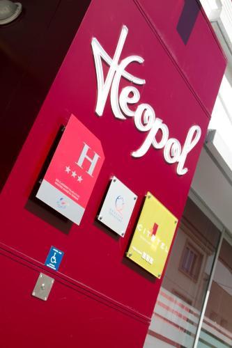 Hotel L�opol