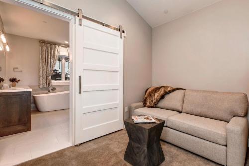 Abode At Fairway Springs