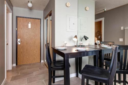 The Carriage House #302