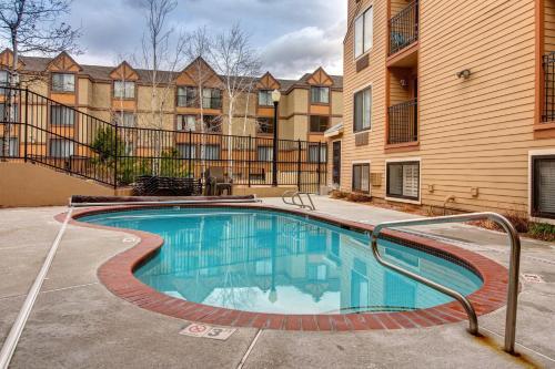 The Carriage House #302