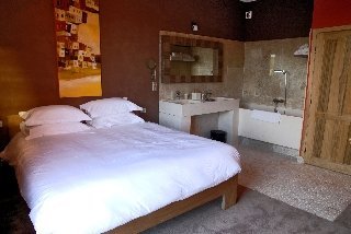 Disini Luxury Hotel
