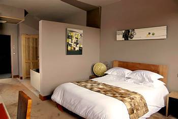 Disini Luxury Hotel