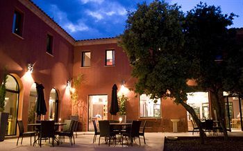 Disini Luxury Hotel