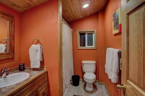 The Yellow House -two Bedroom Home - Old Town