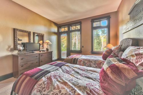 Deer Valley Larkspur Lodge