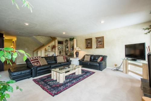 Park West Town Home 3920