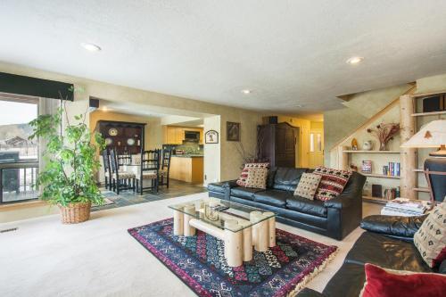 Park West Town Home 3920