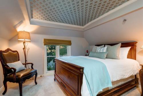 Abode At Heirloom House