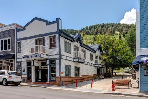 Apartamento Historic Charmer With Balcony On Main