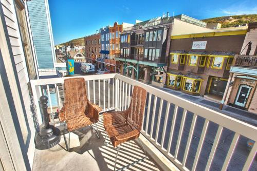 Apartamento Historic Charmer With Balcony On Main