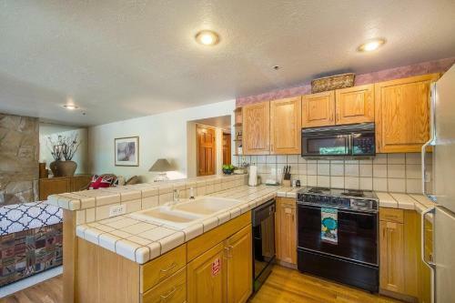 All Seasons 2 Bedroom Elk Ridge