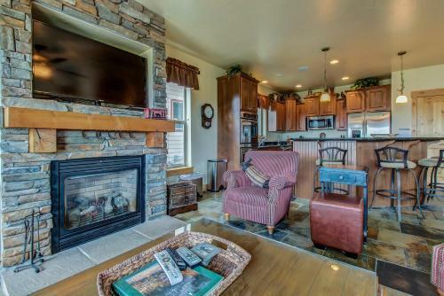 Spacious Bobsled House