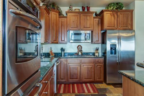 Spacious Bobsled House