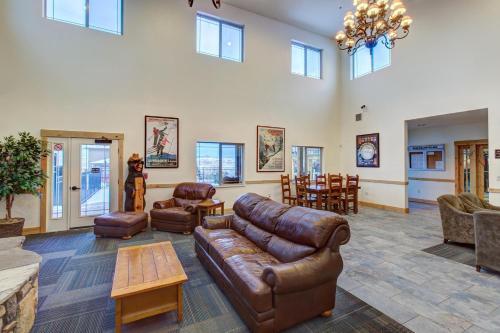 Spacious Bobsled House