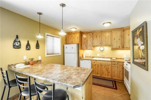 Apartamento 1700 Three Kings Drive Condo
