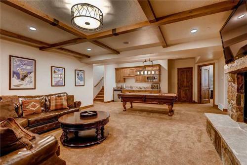 Snowtop Manor