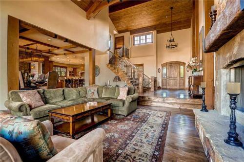 Snowtop Manor