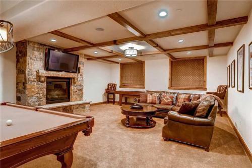 Snowtop Manor
