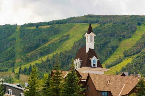 All Seasons 2 Bedroom Park City Condo