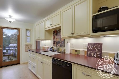 Vin Rouge 51 Four-bedroom