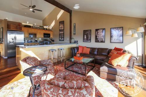 Peachy Canyon Place 1116
