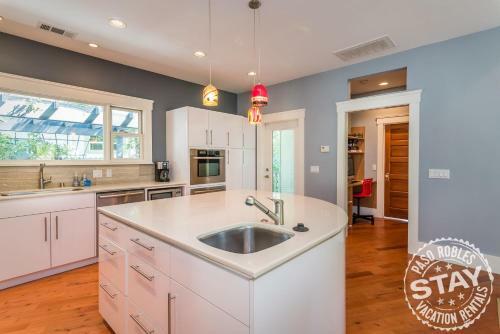 Bungalow On Vine 1536