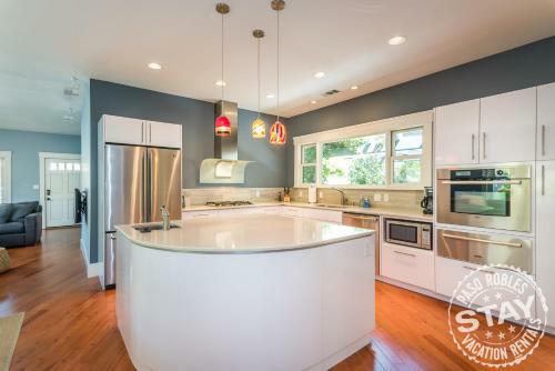Bungalow On Vine 1536