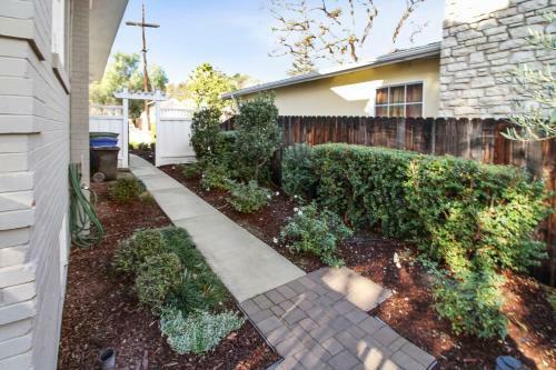 Olive Gate 1232