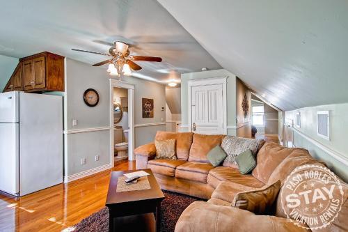 Huston's Attic 1245