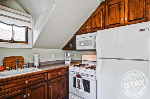 Huston's Attic 1245