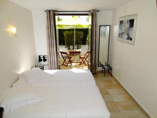 Hotel Le Mas Des Amandiers