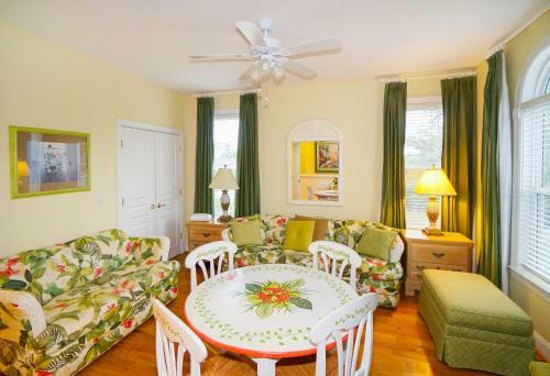 Sippin Seaside - Six Bedroom Home