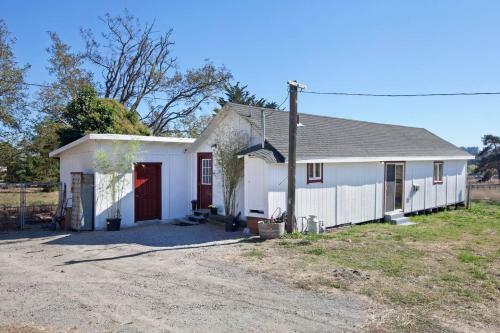 Bed & Breakfast Your Favorite Country Home W/ Everything You Need