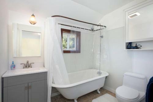 Bed & Breakfast Your Favorite Country Home W/ Everything You Need