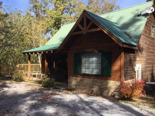 The Treehouse 3 Bedroom Cabin With Fire Pit