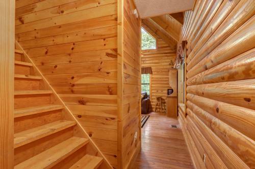Friendly Bear Cabin