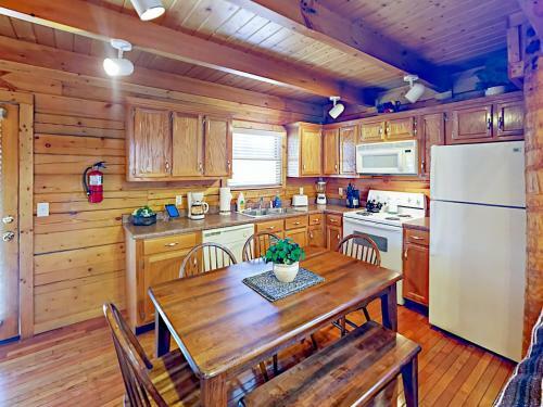 1304 Pine Trail Cabin