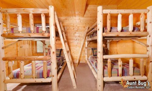 Papa Bear Lodge #565 - Five Bedroom Cabin