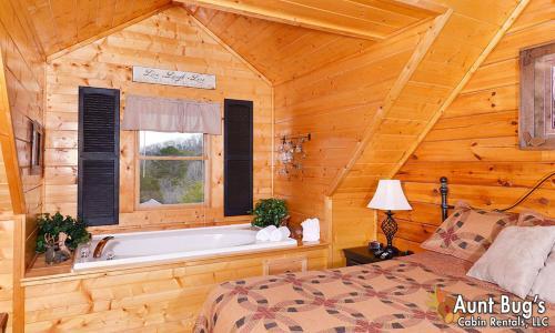 Papa Bear Lodge #565 - Five Bedroom Cabin
