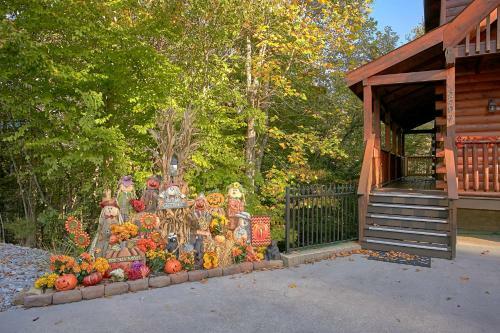 Boulder Bear Lodge #355 - Three Bedroom Cabin