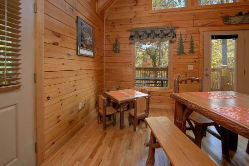 Boulder Bear Lodge #355 - Three Bedroom Cabin