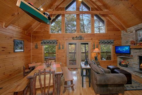 Boulder Bear Lodge #355 - Three Bedroom Cabin