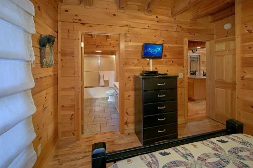 Boulder Bear Lodge #355 - Three Bedroom Cabin