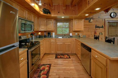 Boulder Bear Lodge #355 - Three Bedroom Cabin