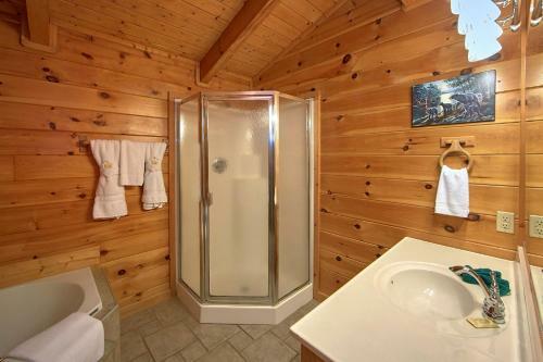 Boulder Bear Lodge #355 - Three Bedroom Cabin