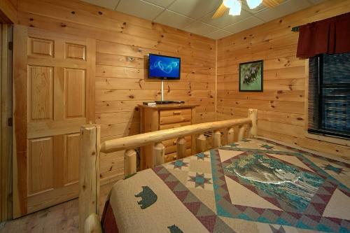 Boulder Bear Lodge #355 - Three Bedroom Cabin